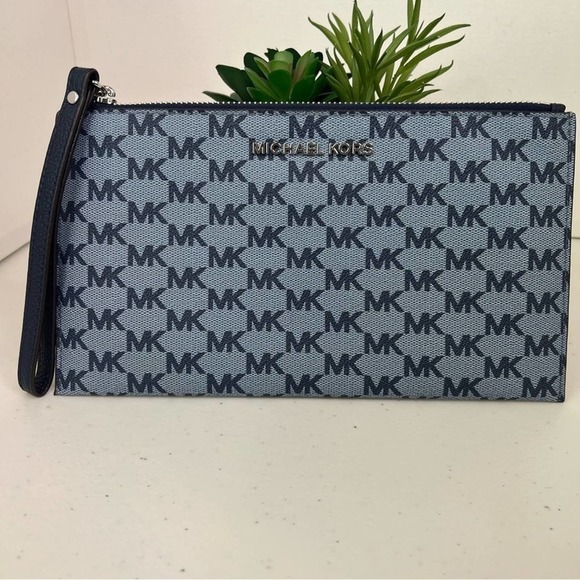 Michael Kors Blue Wristlet - Picture 1 of 8